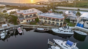 Marina - Marina Views, King Studio. Walking Distance to Restaurants (St. Augustine)