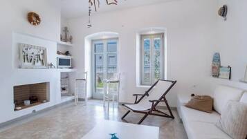 Family Townhome | Living room | TV