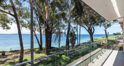 Azure Haven – A Waterfront Luxury Retreat for Families