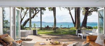 Azure Haven – A Waterfront Luxury Retreat for Families