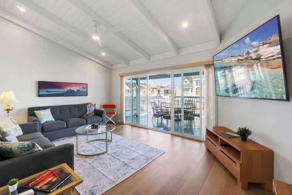Smart TV, offices - Bright & Renovated Just Steps from the Beach! 120 (Newport Beach)