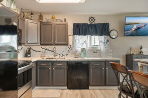 Kühlschrank, Kochgeschirr/Geschirr/Besteck