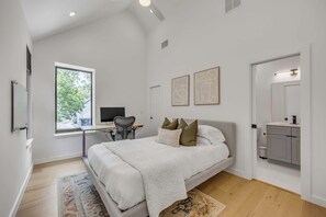 2 Schlafzimmer, Schreibtisch, Bügeleisen/Bügelbrett, WLAN