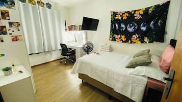 2 chambres, fer et planche à repasser, Wi-Fi, draps fournis