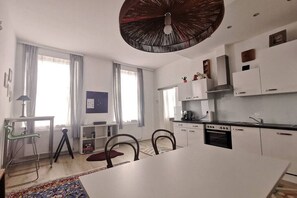 Apartment, Courtyard View | Private kitchen