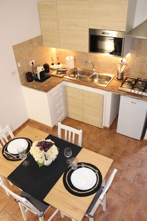 Dining - Aura Apartment, Elegance at the Foot of the Castle   (Bracciano)