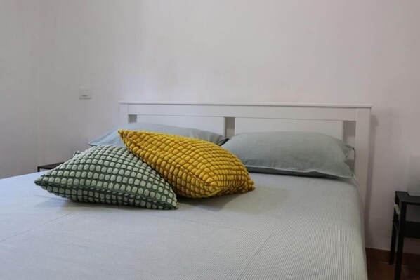 1 bedroom, WiFi, bed sheets - Aura Apartment, Elegance at the Foot of the Castle   (Bracciano)