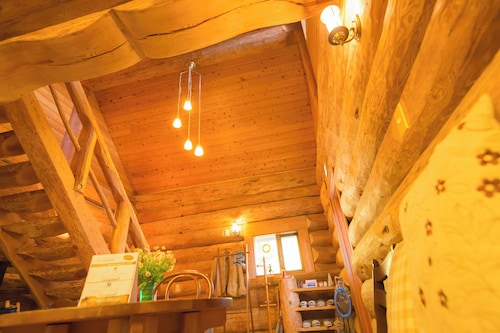 客室内のダイニングエリア