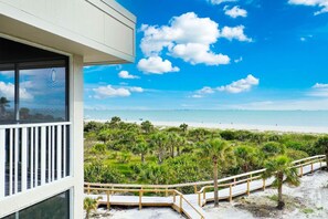 Property grounds - Amazing Direct Ocean/Gulf Front Beach Views Condo (Sanibel)