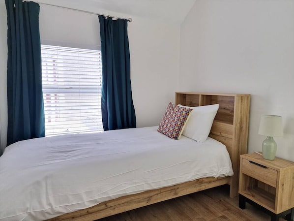 2 dormitorios, tabla de planchar con plancha, wifi y ropa de cama