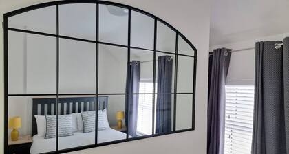 Downtown | Home Office | 65" Smart TV | 516Mbps