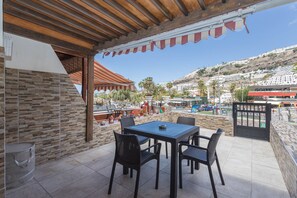 Outdoor dining - 2BR Luxurious Duplex in Puerto Rico (Mogán)