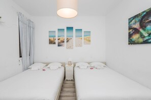3 bedrooms, iron/ironing board, free WiFi