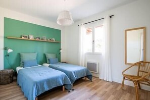 6 dormitorios, tabla de planchar con plancha, cuna de viaje y wifi