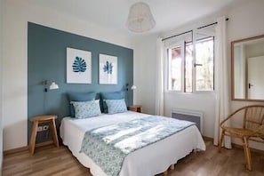 6 bedrooms, iron/ironing board, travel cot, WiFi