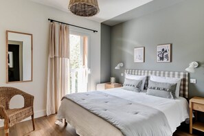 7 bedrooms, iron/ironing board, travel cot, WiFi