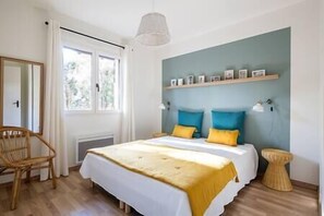 3 bedrooms, iron/ironing board, travel cot, WiFi