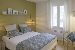 4 chambres, fer et planche à repasser, Wi-Fi, draps fournis