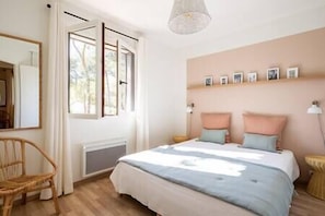3 bedrooms, iron/ironing board, travel cot, WiFi