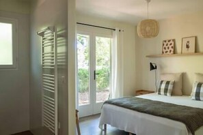 3 chambres, fer et planche à repasser, Wi-Fi, draps fournis