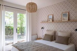 3 chambres, fer et planche à repasser, Wi-Fi, draps fournis