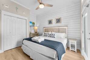 5 bedrooms, desk, iron/ironing board, free WiFi