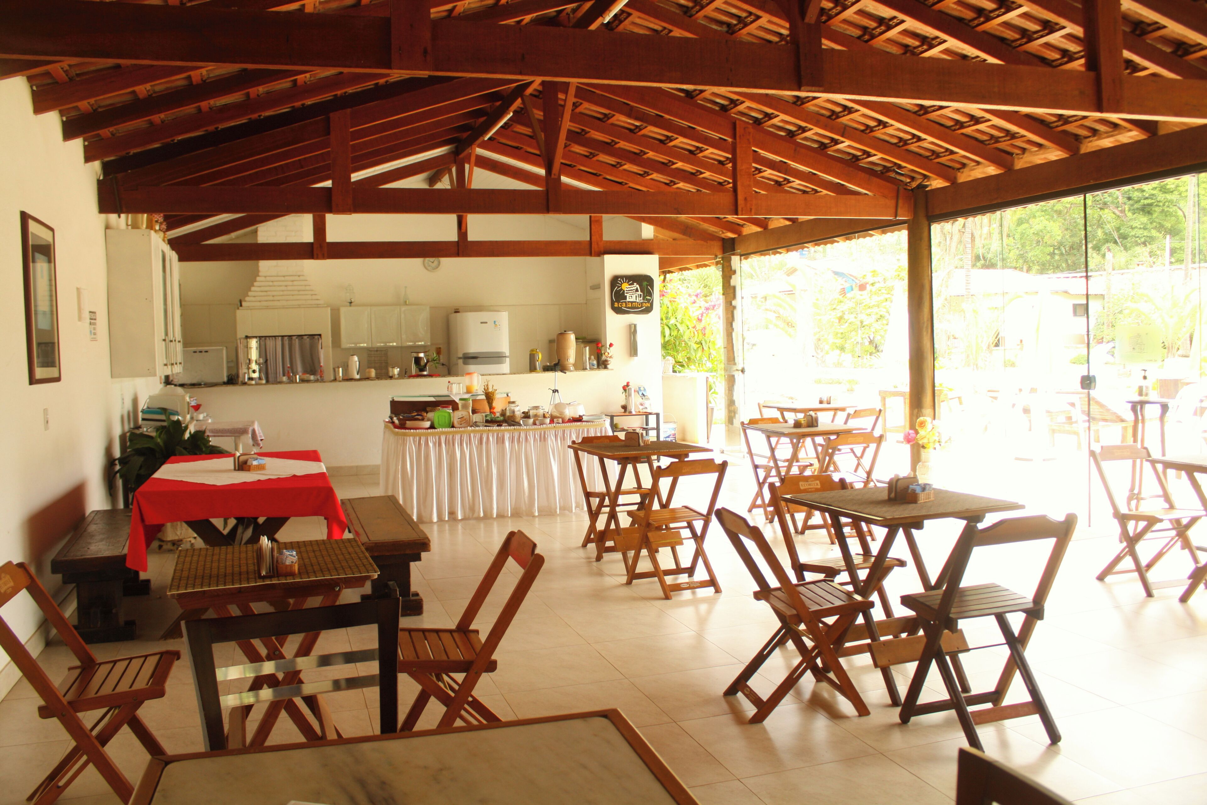 Café da manhã com buffet grátis todos os dias