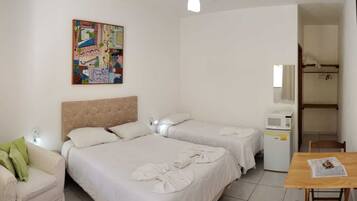 Apartament estàndard, vistes al jardí | 1 dormitori, escriptori i espai de treball apte per a portàtils