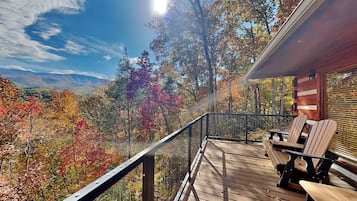 Studio (3 Bedrooms) | Front of property