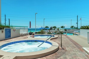 Een verwarmd zwembad