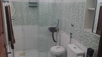 Douche, serviettes fournies