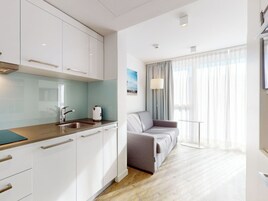 Apartment, Courtyard View | Private kitchen | Electric kettle, toaster