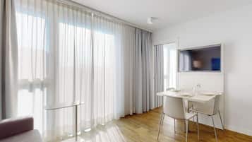 Apartment, Courtyard View | Living area | Flat-screen TV