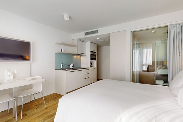 Comfort Studio, Canal View | Living area | Flat-screen TV