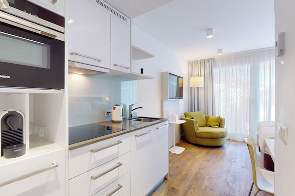 Studio, vue cour intérieure | Cuisine privée