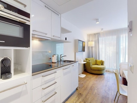 Studio, Courtyard View | Private kitchen | Electric kettle, toaster