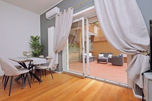 Smart TV - Elegant and large apartment with large balcony (Roma)