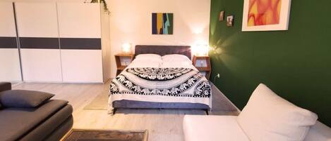 Appartement, uitzicht op de binnenplaats | 1 slaapkamer, individueel gedecoreerd, individueel gemeubileerd