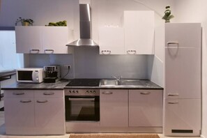 Căn hộ, quang cảnh sân vườn | Bếp riêng | Tủ lạnh, lò vi sóng, lò nướng, bếp nấu 