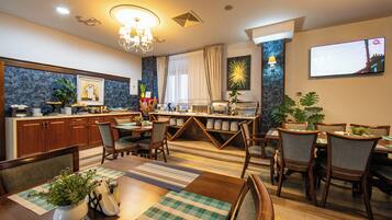 含每日吃到飽早餐