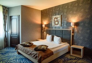 Suite, 2 Bedrooms | In-room safe, desk, laptop workspace, blackout curtains - Hotel Stefani (Sibiu)
