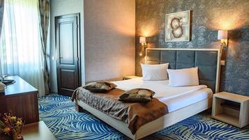 標準雙人房 | 2 間臥室、客房內保險箱、書桌、筆電工作空間