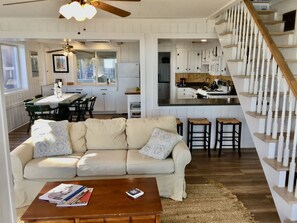 Smart TV, fireplace - 4 BEDROOM 2.5 BATH LAKEFRONT HOME WITH 2 KITCHENS (SEBAGO)