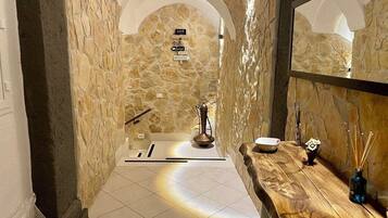 Mini-frigorifero, microonde, piano cottura, pentole/stoviglie/utensili