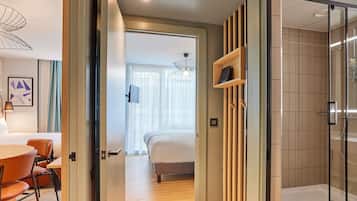 One bedroom apartment with twin beds