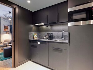 Estudio, 1 cama doble | Caja fuerte, cortinas opacas, sistema de insonorización