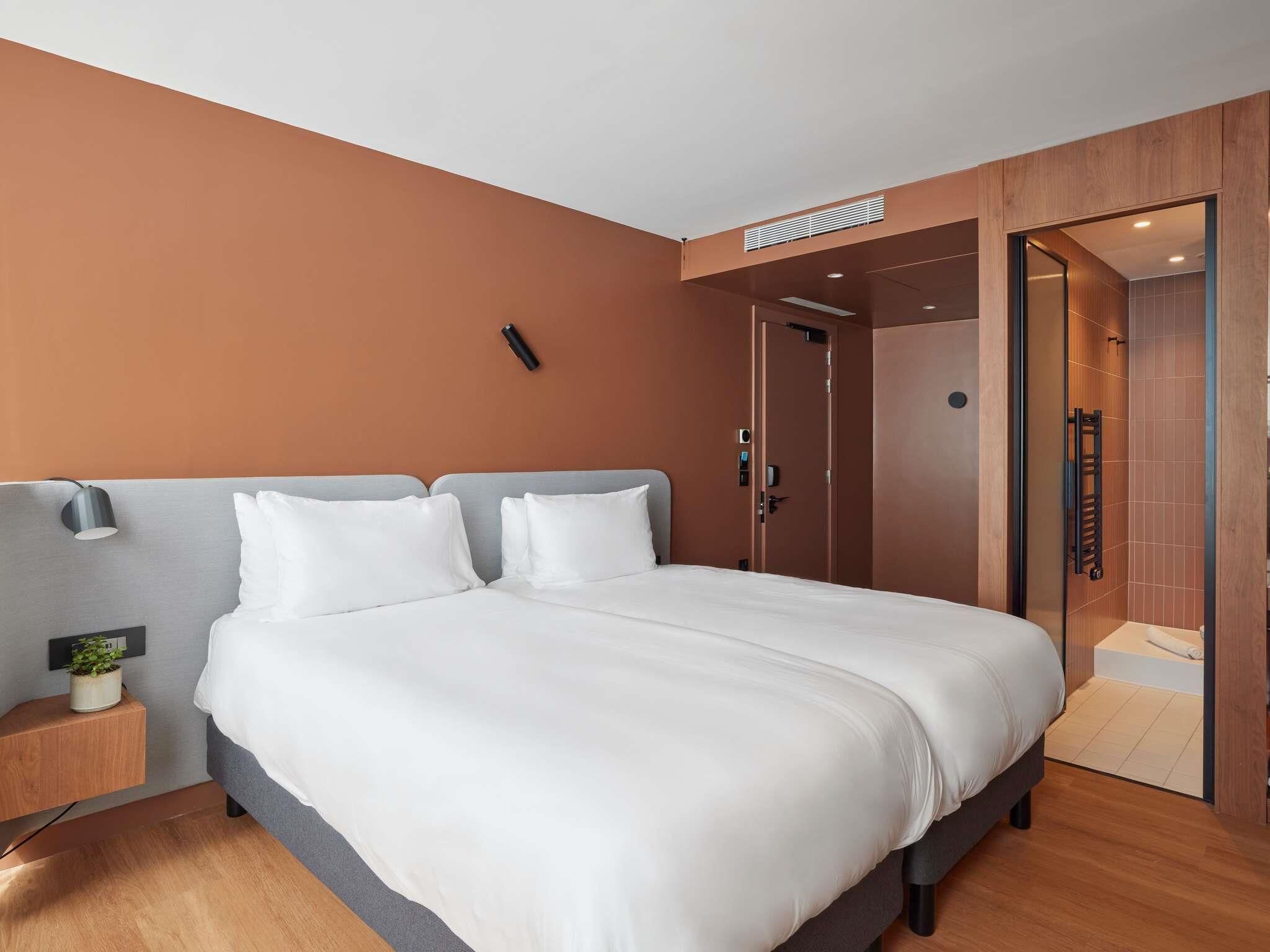 Apartment, 4 Schlafzimmer (2 Twin Beds) | Zimmersafe, Verdunkelungsvorhänge, schallisolierte Zimmer