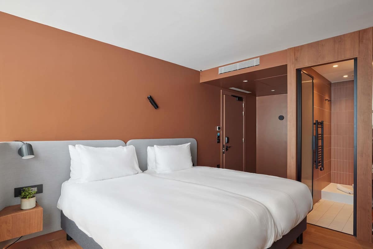 Lejlighed - 4 soveværelser (2 Twin Beds) | Pengeskab på værelset, mørklægningsgardiner, lydisolering
