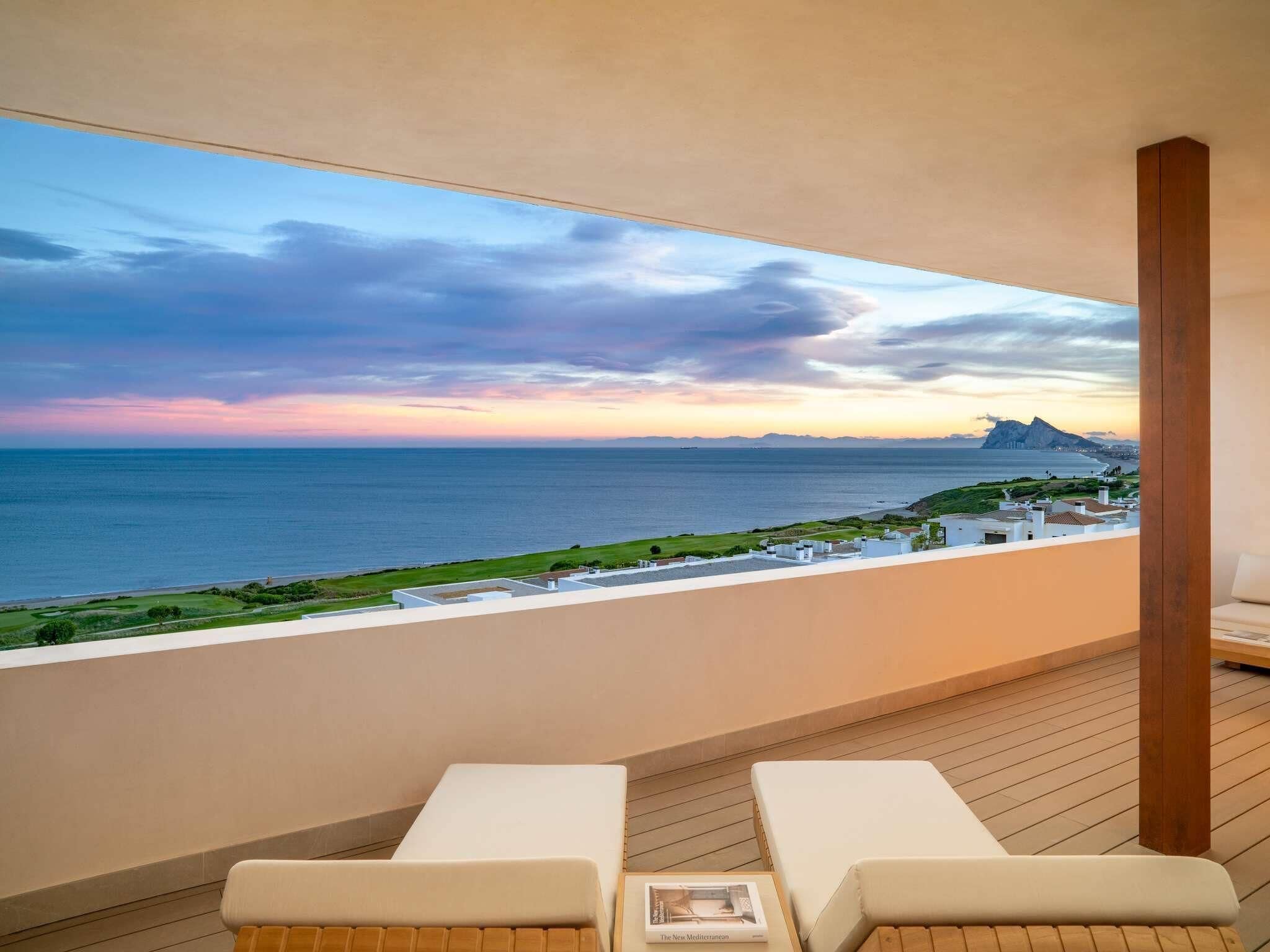 3 Bedroom Sea View Suite 3 King with Pool and Hot Tub | Egyptian cotton sheets, premium bedding, minibar, desk