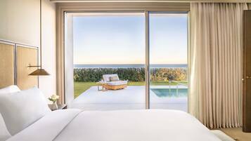 Lakens van Egyptisch katoen, luxe beddengoed, een minibar, een bureau
